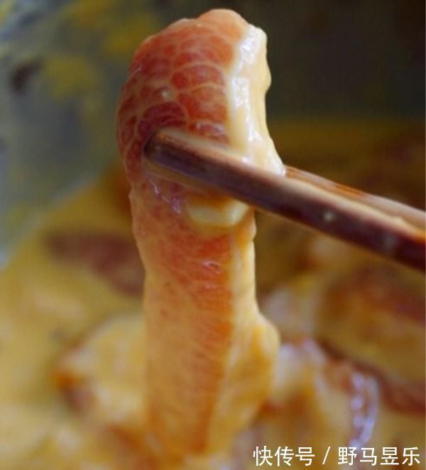 炸酥肉时,不要再加水了,换成“它”,炸出来金黄酥脆,外酥里嫩