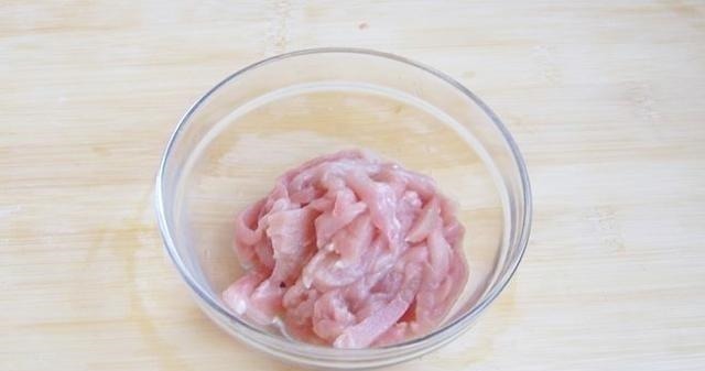 草鱼最过瘾的吃法,比酸菜鱼水煮鱼还好吃,做4斤大鱼,上桌就光