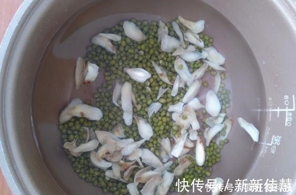 电饭煲|它被称为“失眠克星”,隔三差五吃,晚上睡眠好,跟黑眼圈说拜拜