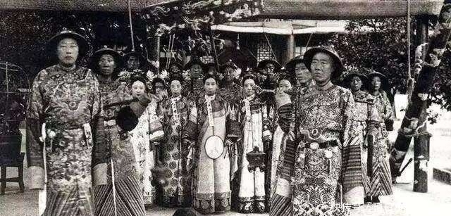 记者|外国记者实拍慈禧出殡全过程:7920人抬棺,大清怎能不亡?