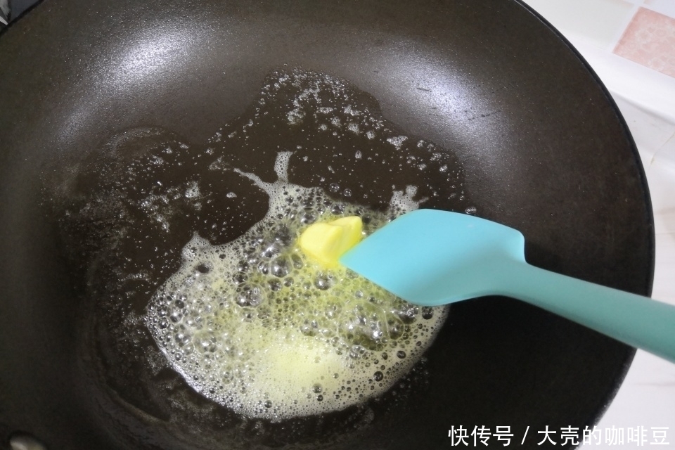 宝妈|用牛奶和苹果做饼,当早餐太赞了,大人孩子喜欢,网友:聪明做法
