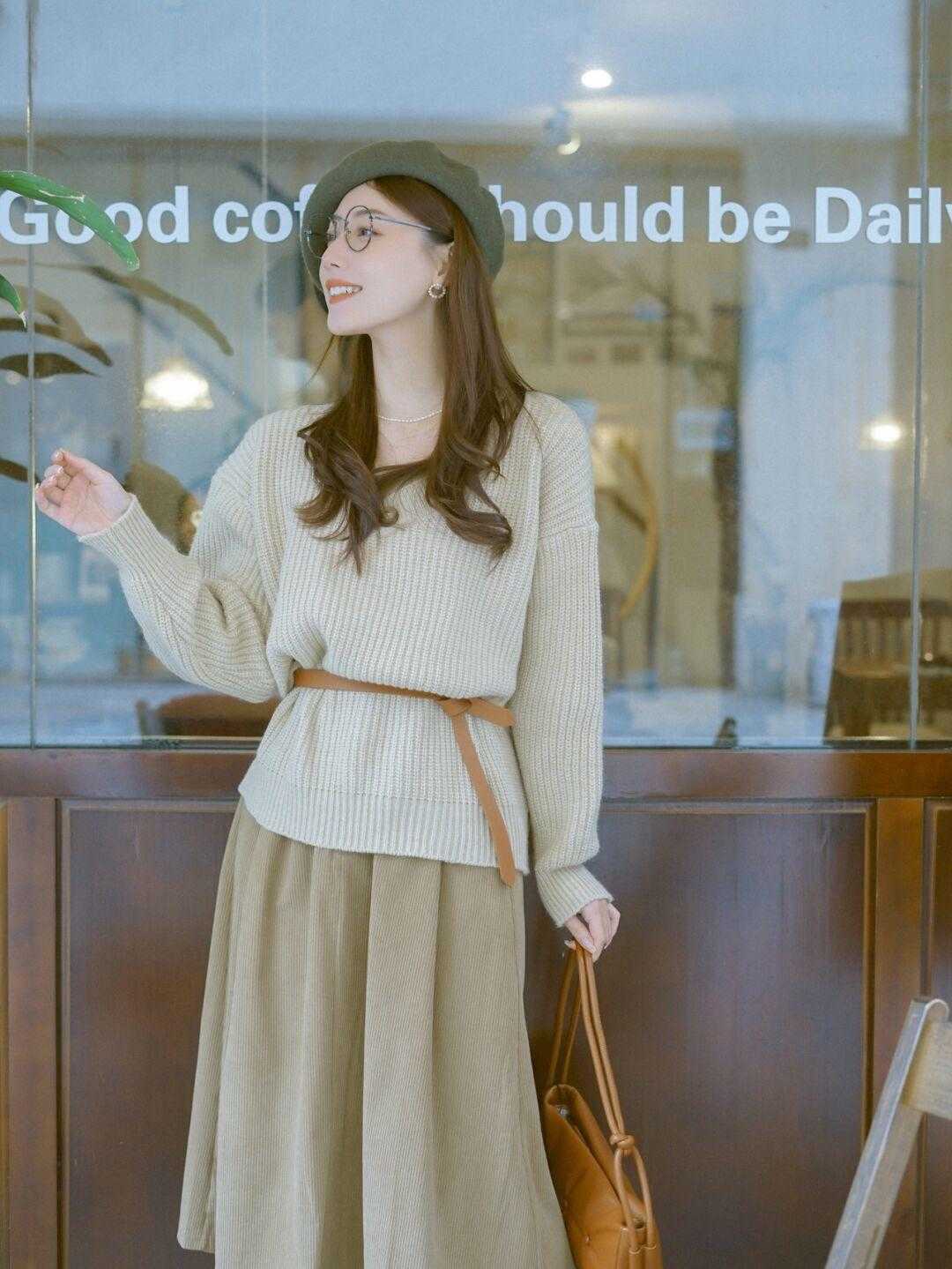 小脚踝 入冬以后,裙子依旧火热,寒冬如何穿裙子保暖?有气质又显瘦