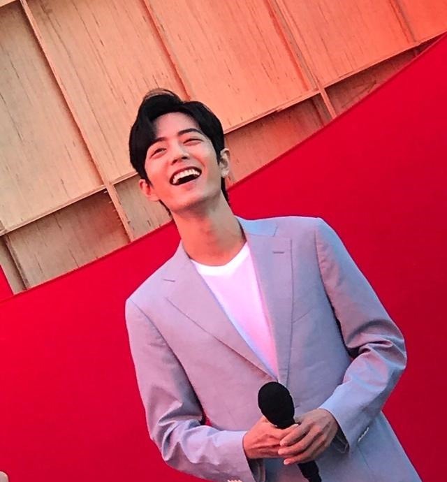 一连|肖战一连获得三项荣誉,知名导演发来贺电,肖战很棒