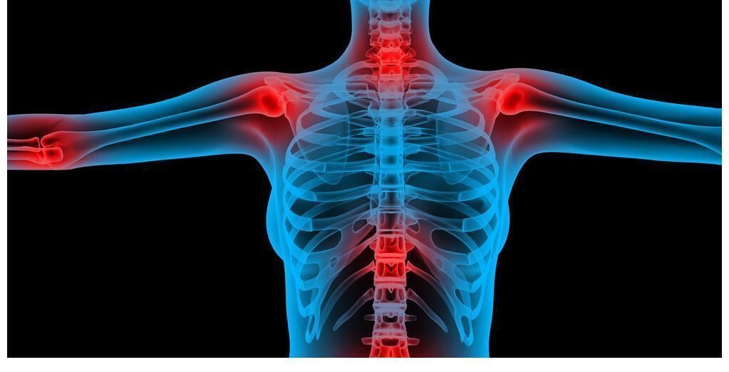 68岁骨科医生研究骨质疏松40年,建议:3种食物少吃,远离骨质疏松