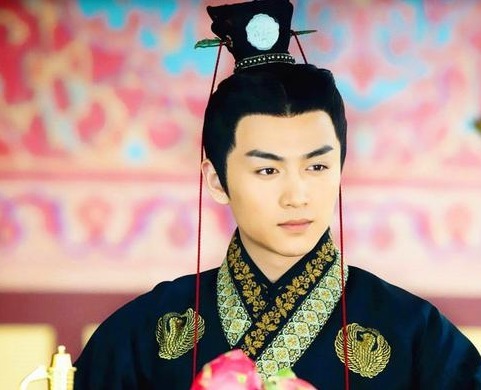 生下|古代有两位美女名字相同，前者嫁给三个皇帝，后者却生下四个皇帝