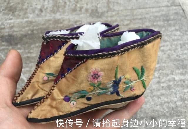 陋习|古代女子奇葩审美,中国裹小脚、西方束小腰,而日本欣赏不动!