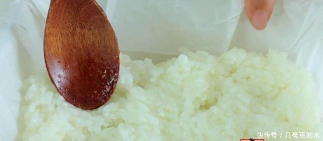 糯米别再包粽子了，这样做比粽子还好吃，上桌来一个不够吃，解馋！