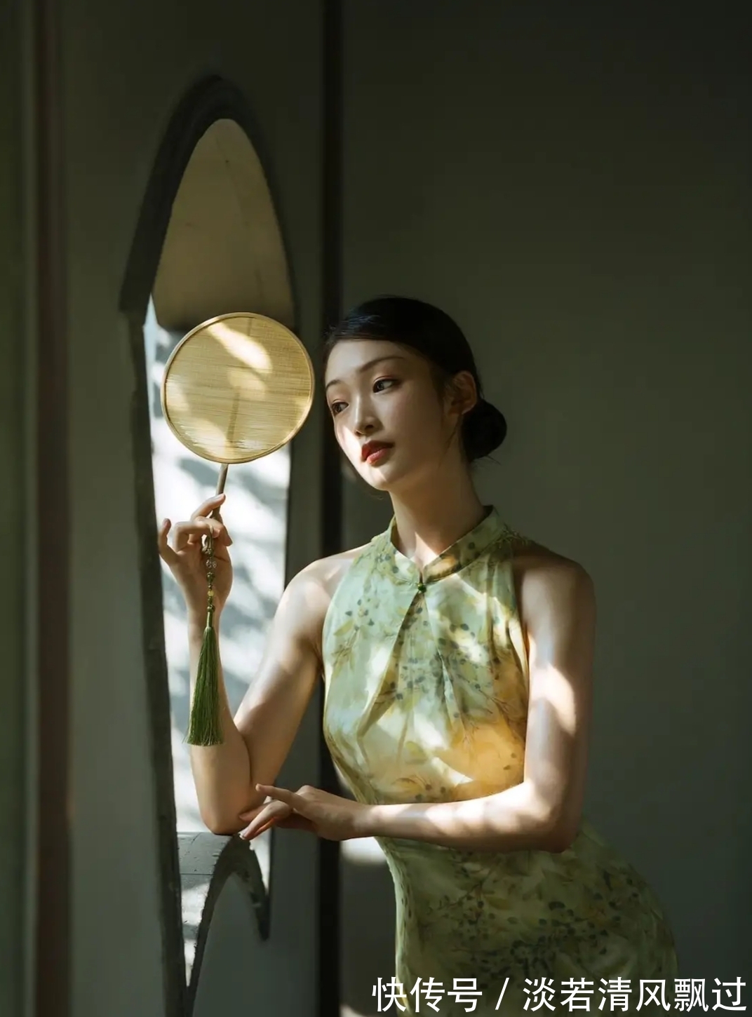 问月!诗·十一首丨但有明光皆顾影,何曾玉露不遮天