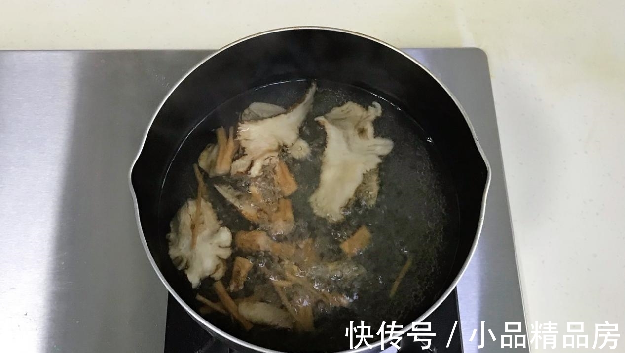 滋补|自制黄芪养生甜汤,营养滋补又好喝,适合这个季节