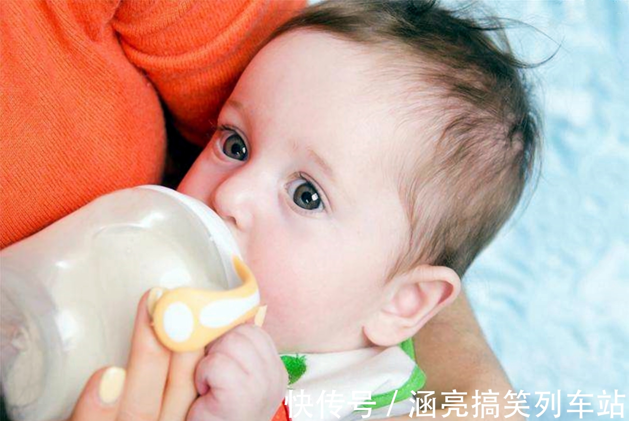 补充水分|宝宝身体缺水后的这4种表现,暗示宝妈该抓紧补水,错过害娃不浅