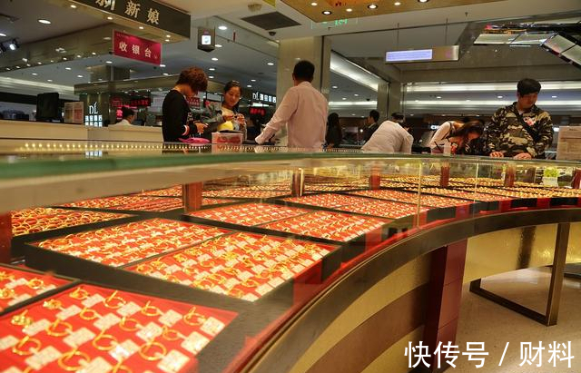 手续费|买黄金首饰要留意!“一口价”黄金套路深,暗藏猫腻,有人已上当