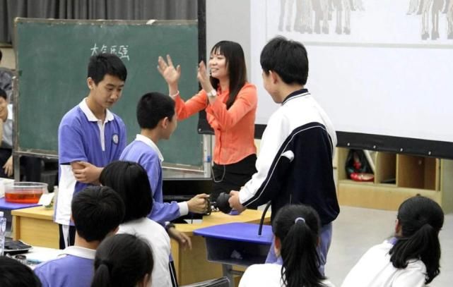 报名了辅导|两个成绩相仿的高中生，一个读辅导班另一个不读，高考时有差距吗