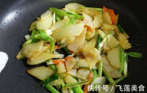 小窍门|炒土豆片我有个小窍门,用油少不放肉,特香,天热吃比肉受欢迎