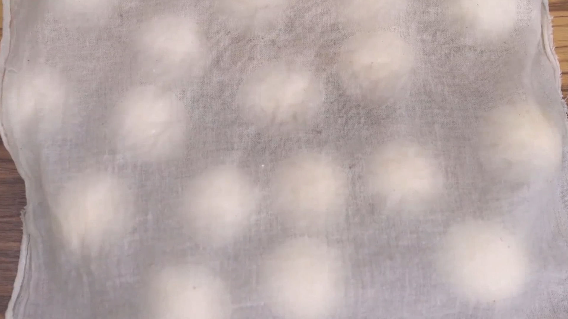 偷偷告诉你炸麻团的技巧,个个空心又香又脆,出锅全家抢着吃