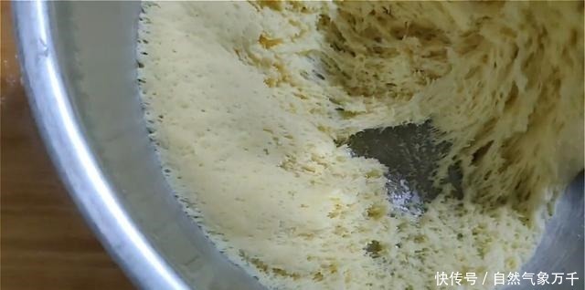面团|玉米面饼这样做，加多一种材料，口感丰富，吃着蓬松柔软，真香