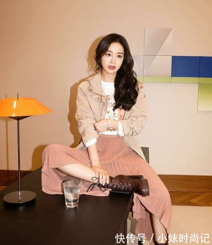 搭配|金泰熙搭配的秘密,就是很喜欢彩色,服装造型太惹眼,感觉并不丑