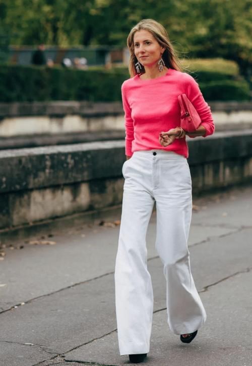 时髦的女人很少选阔腿裤了，今年流行的是“豆腐裤”，显瘦又显高