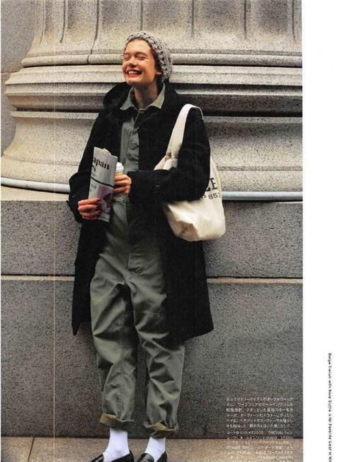 会穿懂搭的女人，穿大衣都不会配“裸靴”，这4双鞋更加时髦显高