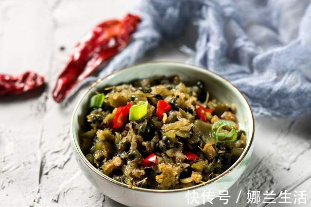 腌韭花酱|腌韭花酱,只放盐还不够,多放1样水果,更香更浓郁,存放时间久