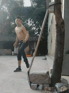 |搞笑GIF:买个儿童玩具用不着这么激动吧