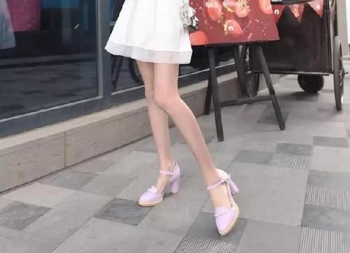 街拍：在我们一生当中，一定要尝试一下旗袍这件单品