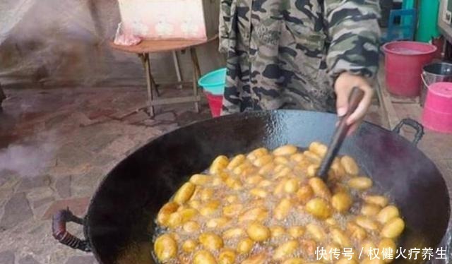 小夫妻街边卖它,一元一个,还没出锅已卖光,邻摊越看越眼红!