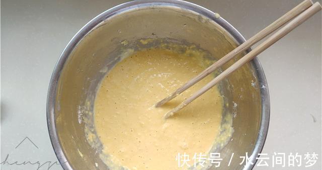 清香|8月吃鲜玉米正当时,打入2个鸡蛋,不炒不煮,蓬松暄软又清香