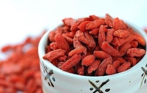 肝脏|枸杞有2个“好搭档”,将它们泡在一起坚持喝,给肝脏“洗个澡”