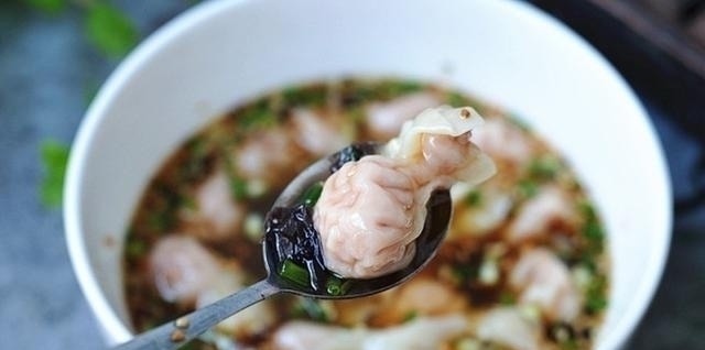 馄饨汤这么调,简单好味道,几种调料,开水一冲,比骨头汤还鲜