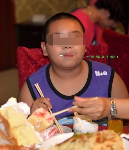 孩子|俩个同龄宝宝在一起玩,身高体重差距大引争议:小码遇到了加大码