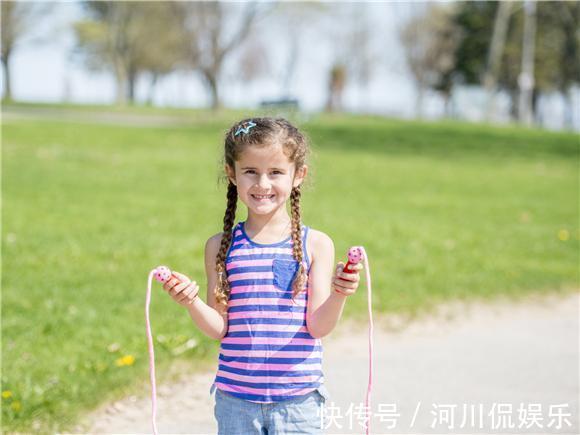 孩子|矮个父母别灰心,做好6件事,孩子身高逆袭不是梦!