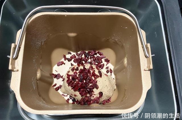 一次发酵、低糖油、无蛋奶的快手面包,减肥也可放心吃,快收藏!