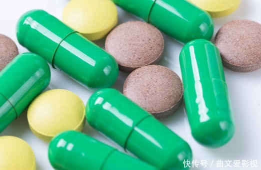 为什么年纪轻轻有老年斑?医生直言:常吃2物,远离老年斑!