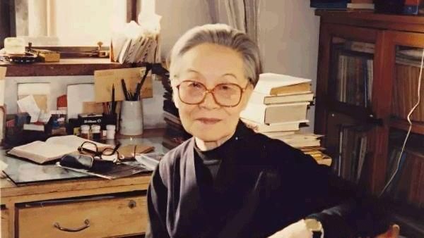 杨绛《我们仨》:人到晚年,最亲的不是老伴儿和子女,而是这个人