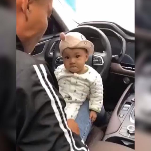 原生家庭|亲爸教育娃,没想到娃的小表情亮了,网友:还不兴说,一说就委屈