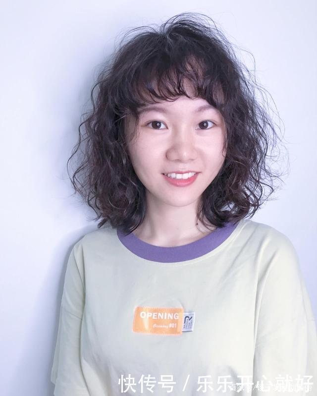 春节发型任你怎么剪，也要试试这21款，蓬松时尚很修饰头型