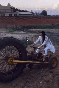 |搞笑GIF:摄影师你别晃了好不好我都看不清