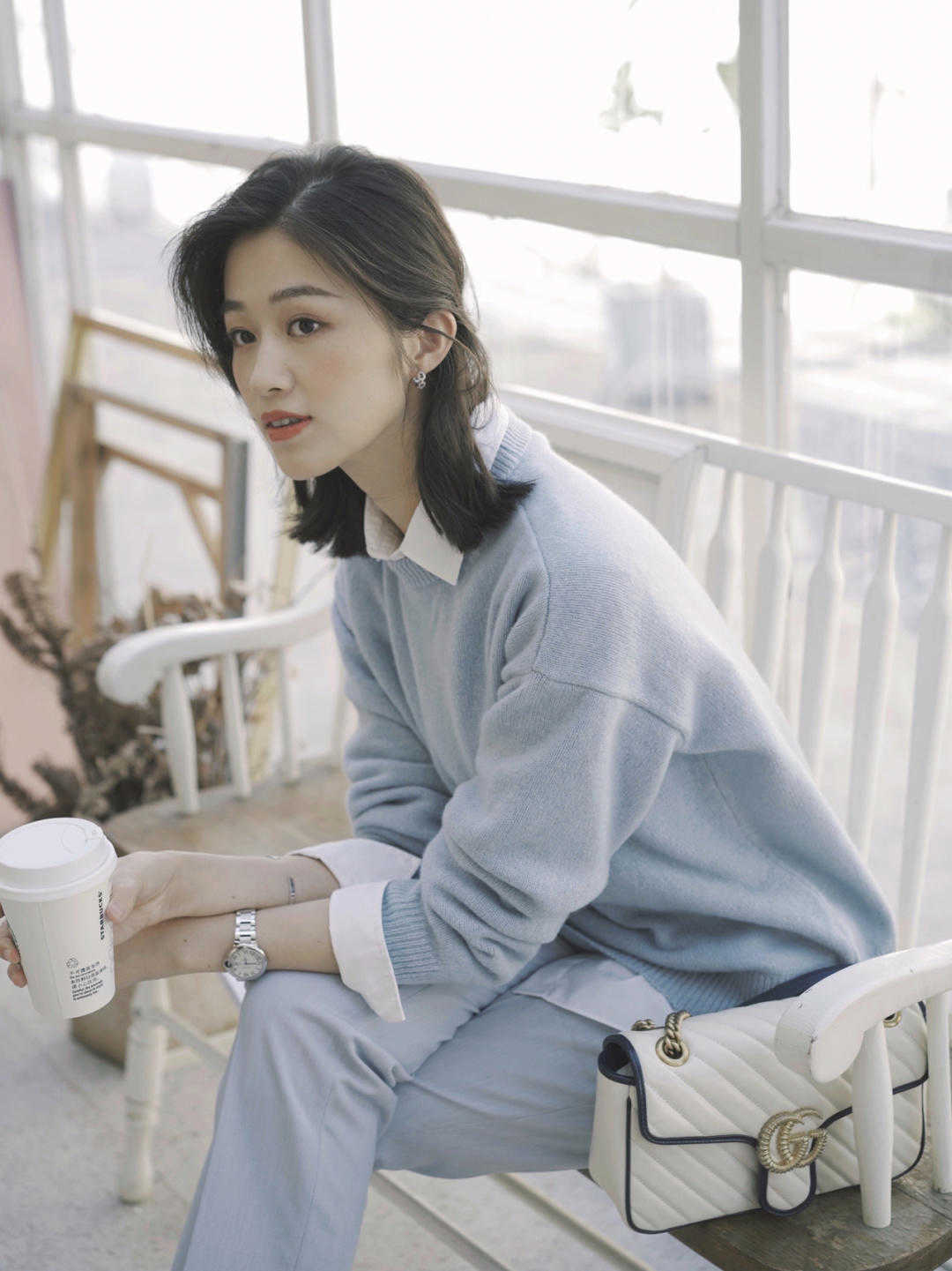 灰蓝色 套头毛衣随意搭,活力满满,青春减龄