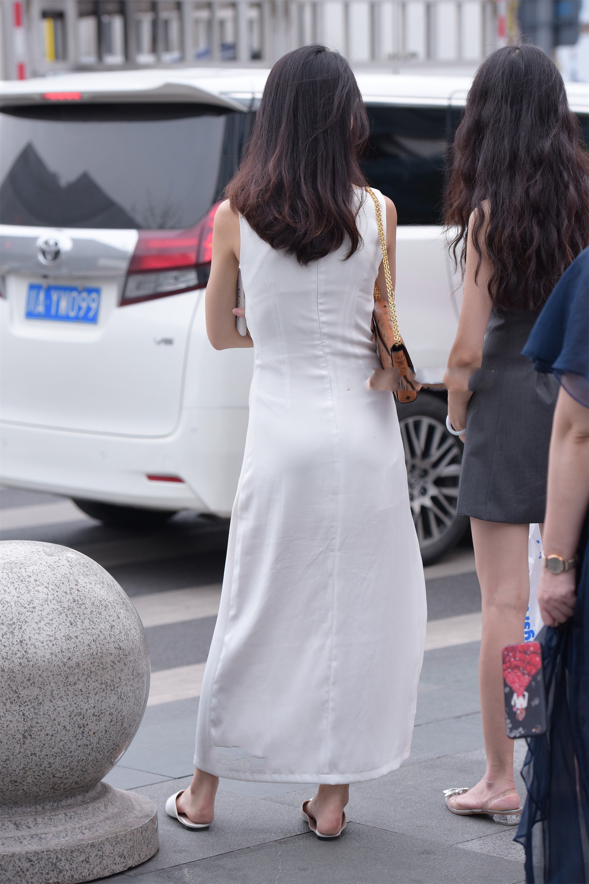 连衣裙|白色连衣裙简单大方, 还显高级, 白色连衣裙该如何选择?