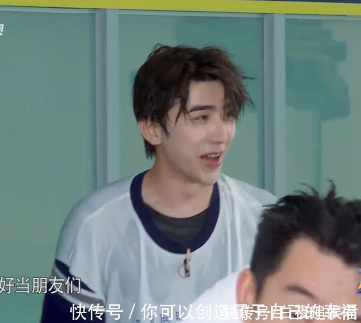 蔡徐坤在《跑男》中下水,脫妝之后素顏引熱議,簡直是內(nèi)娛天花板