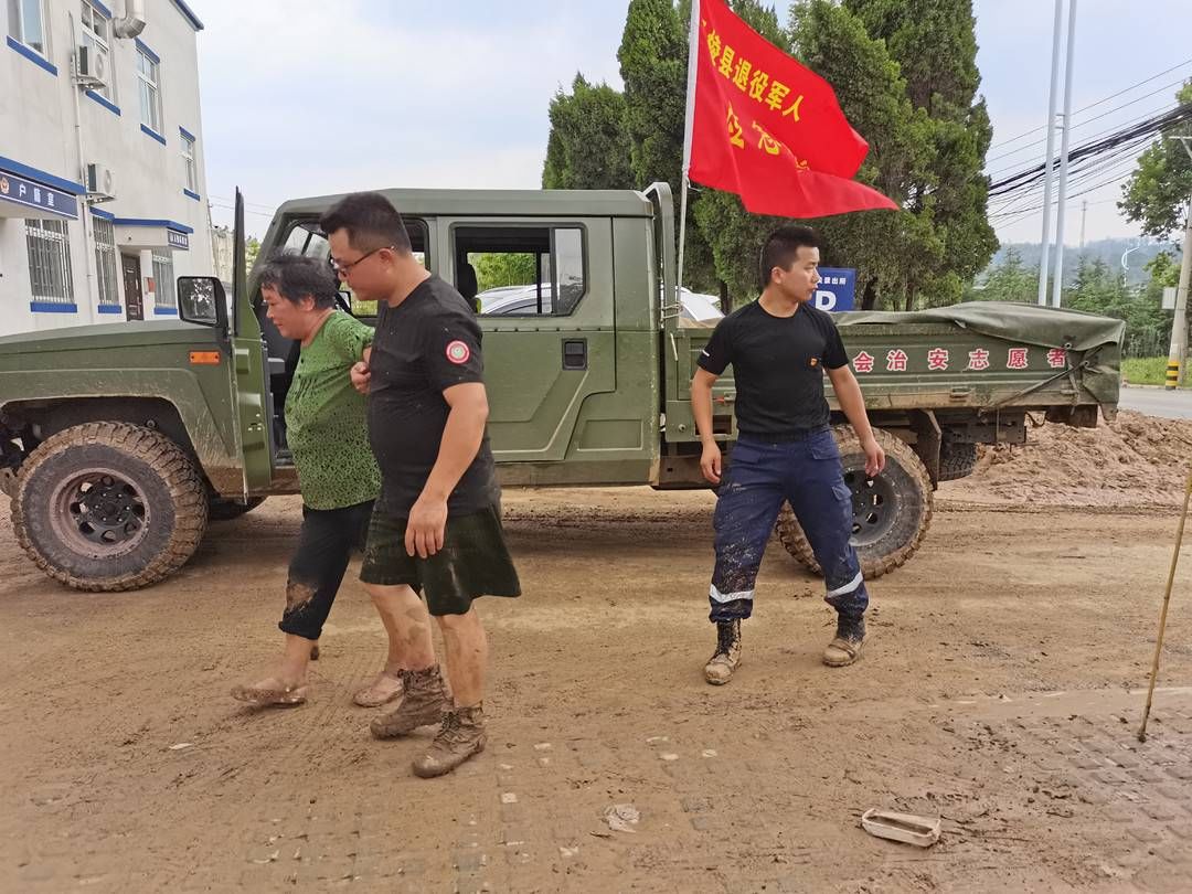 巩义|千里驰援！四川眉山首批志愿者救援队携物资抵达河南巩义