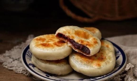 大锅|烫面豆沙饼无需发面,外焦里嫩,香甜可口,每次做一大锅都不够吃