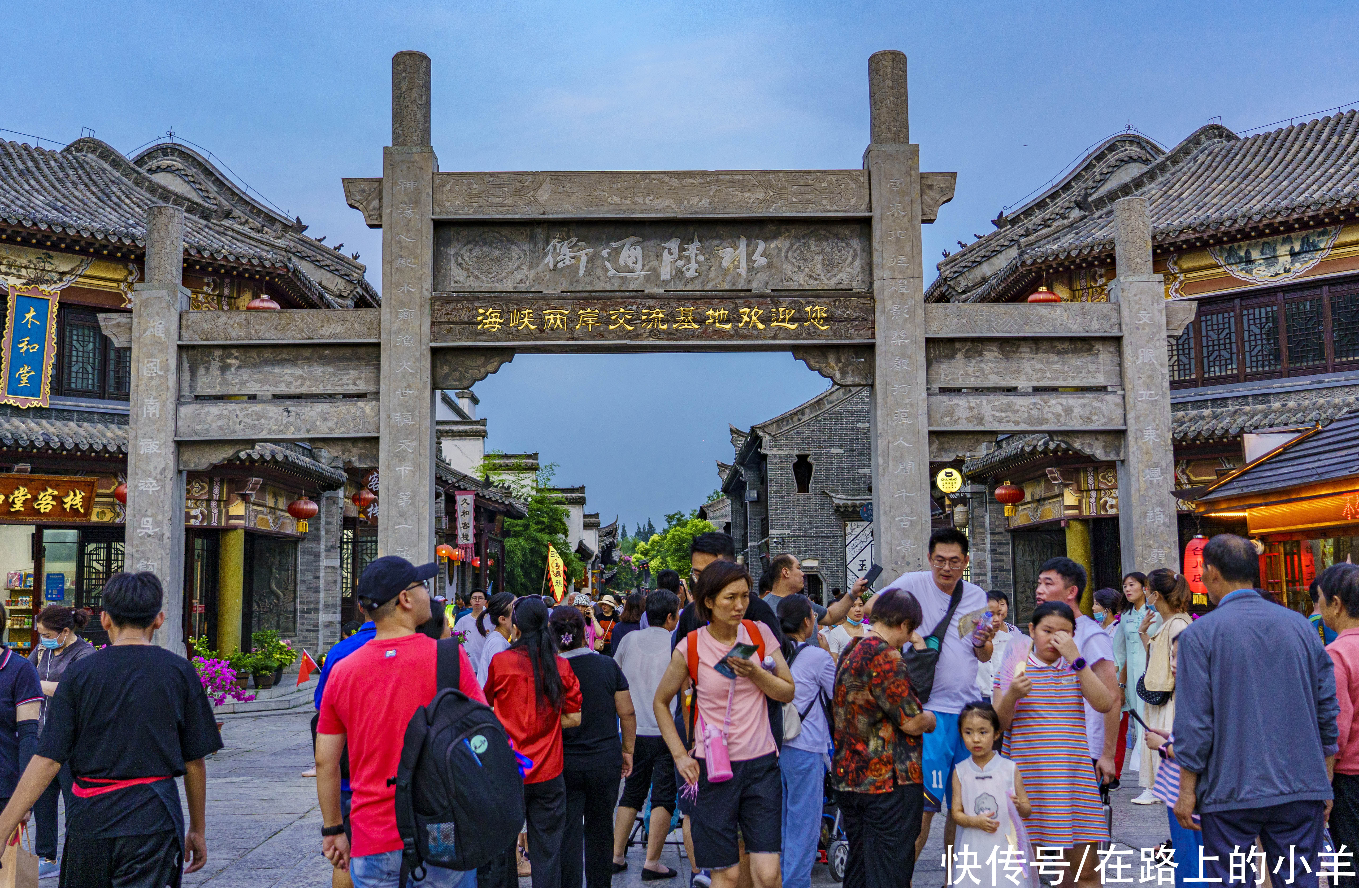 台儿庄|山东也有江南水乡，还有皇帝题字“天下第一”，至今挂在城门楼上