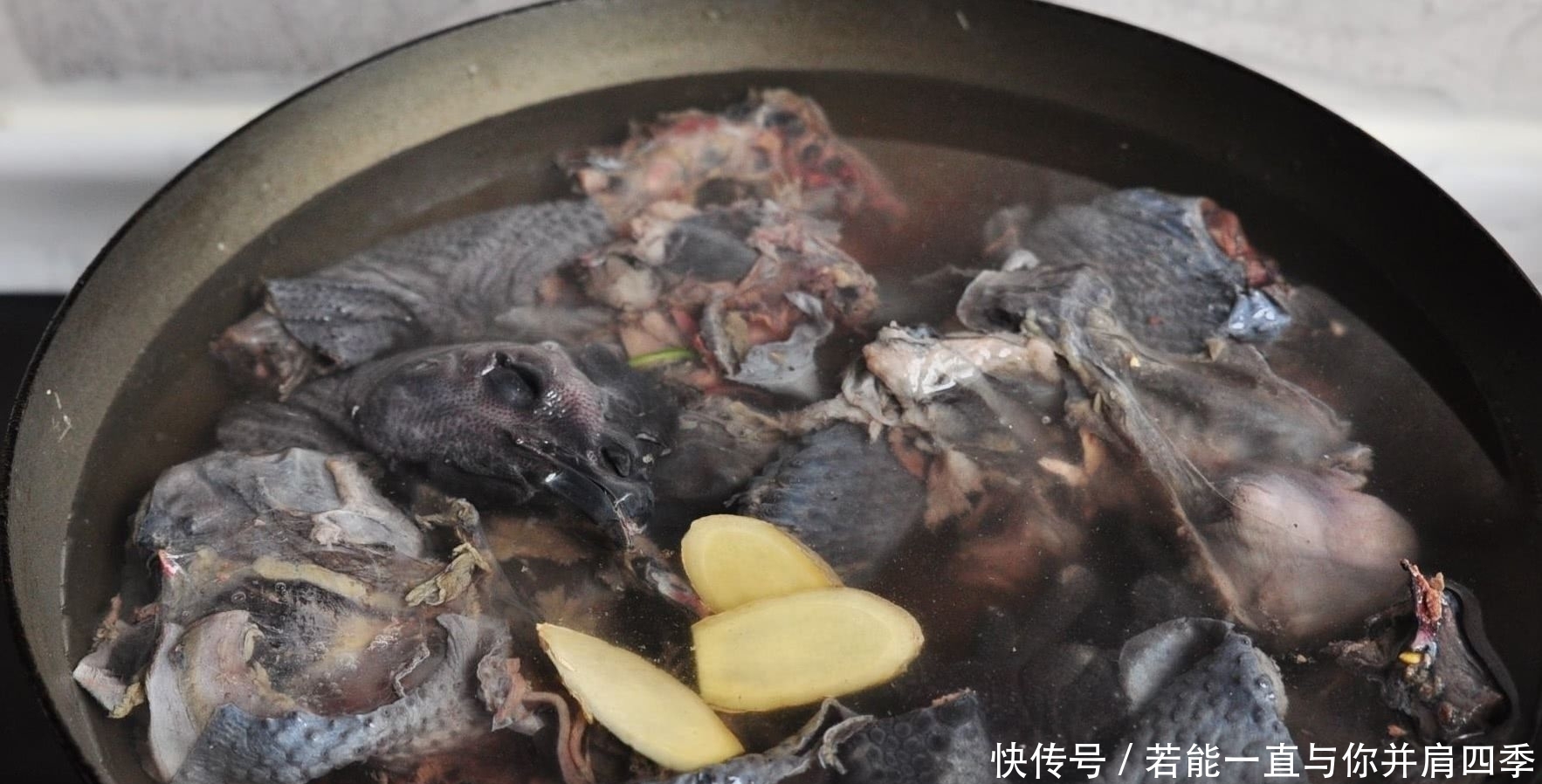 春节前后,多给家人喝这汤,简单炖一炖,营养又补血,不懂可惜了