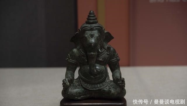  万年前|一万年前的美女长什么样？竟被一块石头如实刻画，令人不忍直视