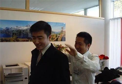 成钢|芮成钢重出江湖:论一个“男外围”的倒掉