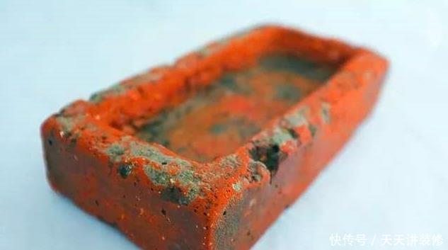 红砖、青瓦、烂木头,一定要拿来养花,一个比一个有韵味