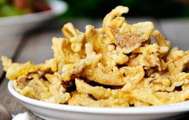 炸蘑菇，用淀粉还是用面粉牢记“用粉比例”，蘑菇酥脆不易回软