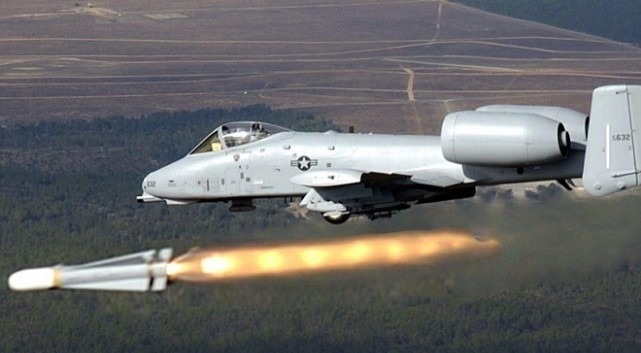 攻击机|美国空军终于决定，“疣猪”推迟20年退役，作用无可替代