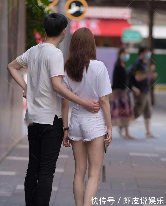 搭配|黑打底裤和黑色高跟鞋,很帅很酷的穿搭时髦女孩都喜欢!
